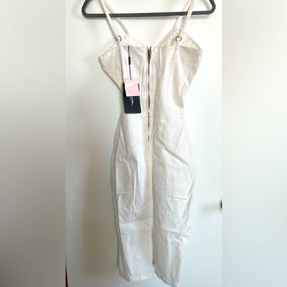 Whit Dress - Picture 2 of 2